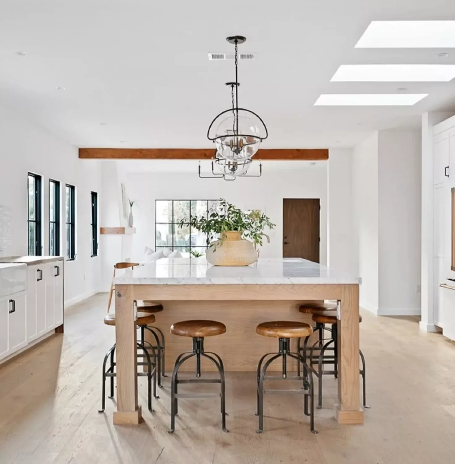 33 Smart Kitchen Island Seating Ideas to Streamline Your Busy Days U-Shaped Island Seating