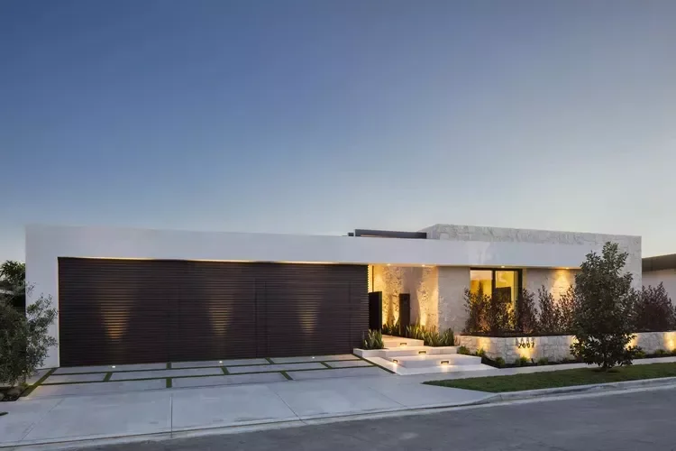 52 Stunning Garage Door Ideas That Will Transform Your Home's Curb Appeal Unassuming Garage Doors
