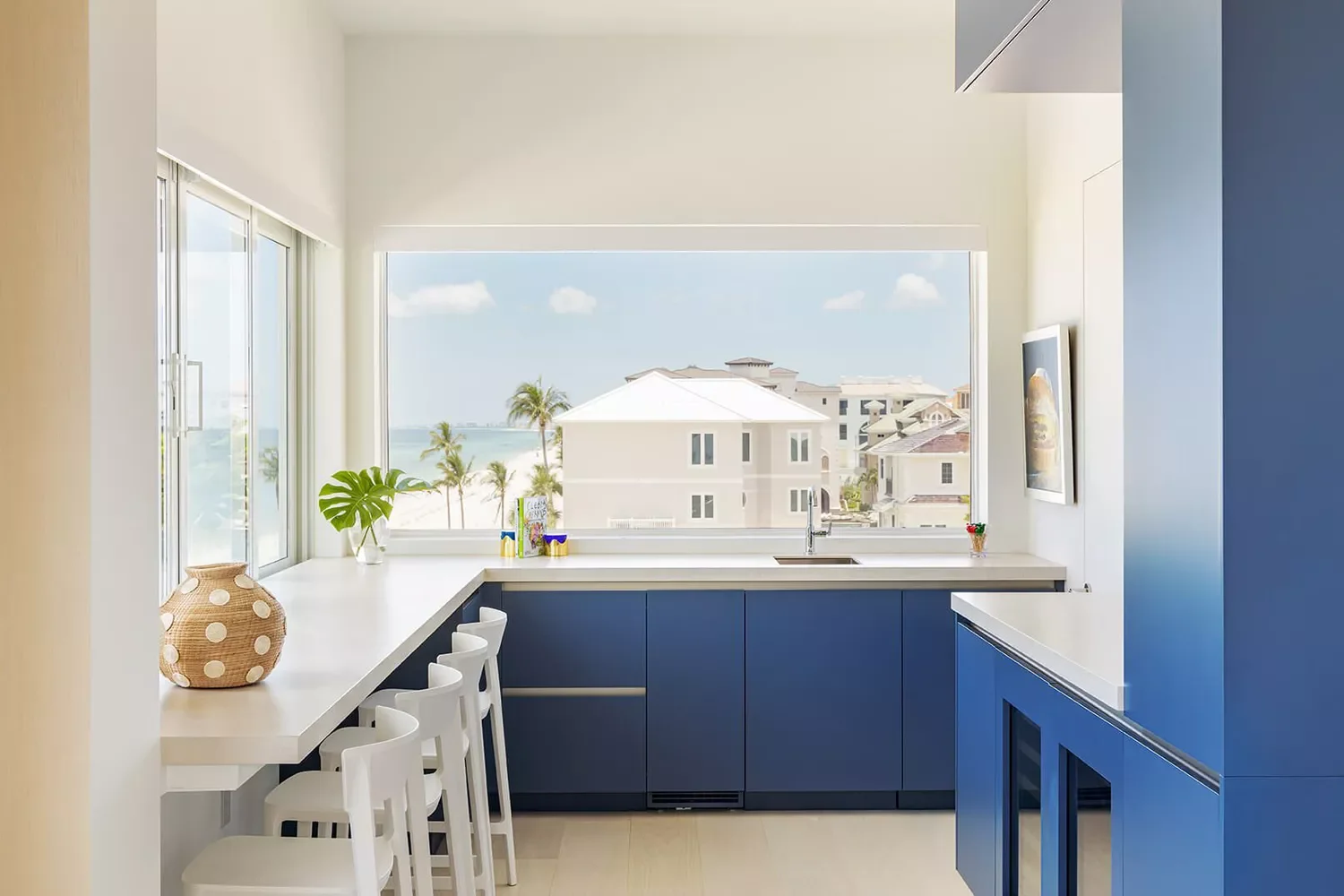 27 Kitchen Bar Ideas That Create the Perfect Entertainment Space Under-Window Kitchen Bar
