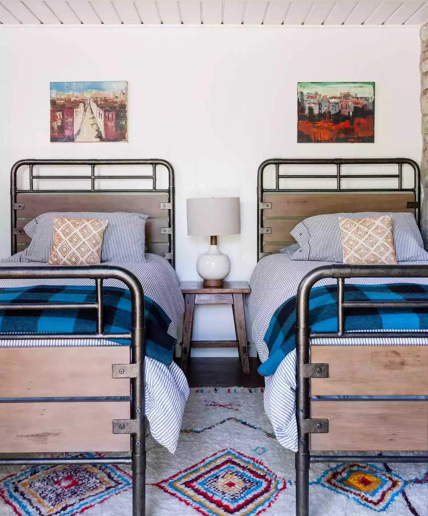 22 Smart Ways to Fit Two Beds in Your Small Bedroom 11 Unify With an Area Rug