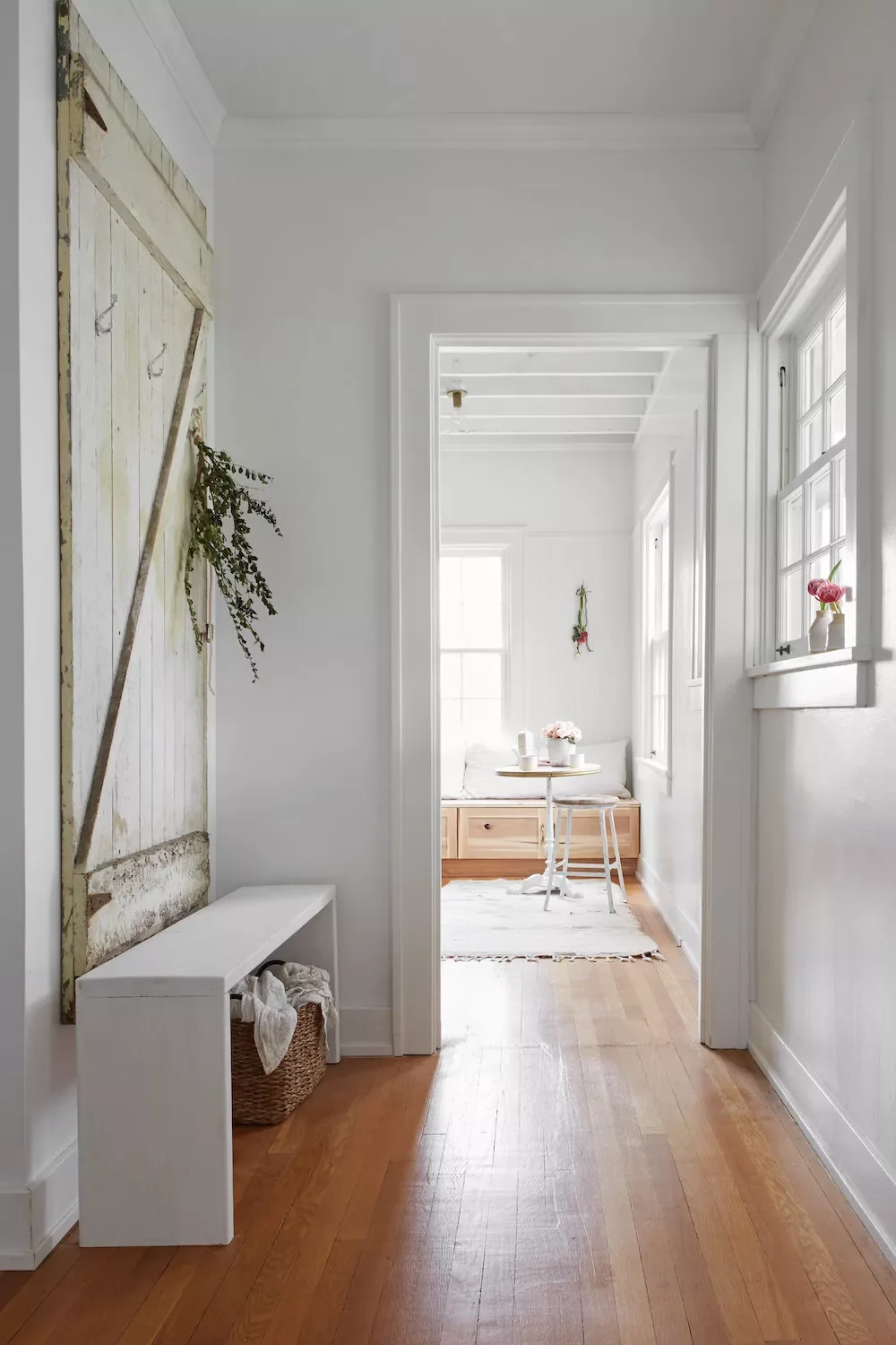 51 Cozy Farmhouse Wall Decorating Ideas That'll Transform Your Space 40 Upcycled Door
