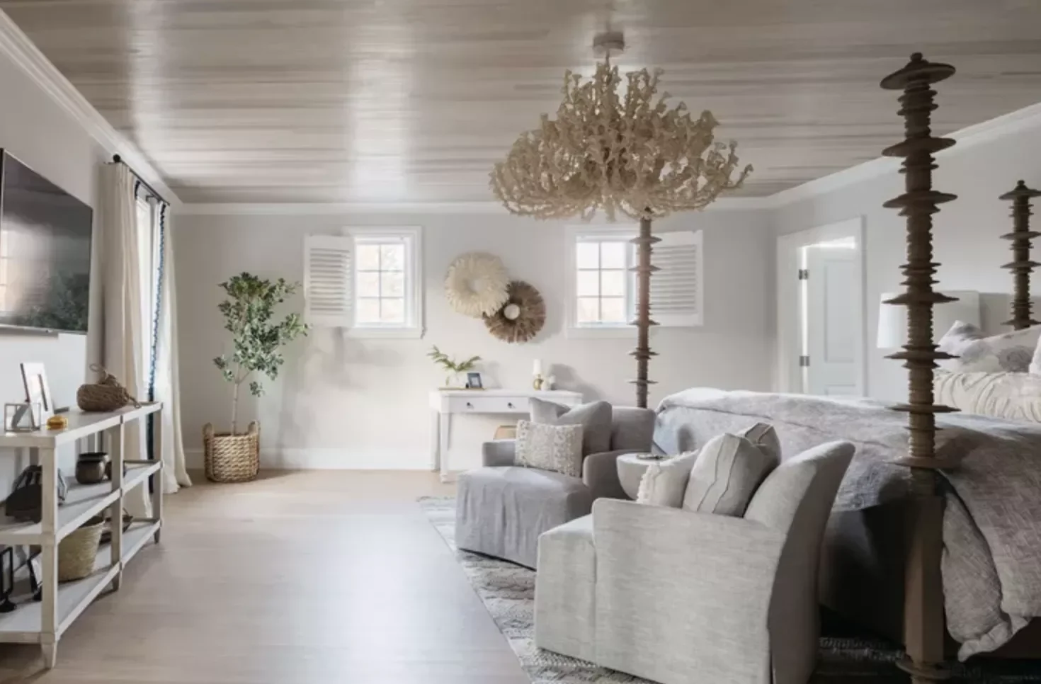 34 Bedroom Chair Ideas That'll Transform Your Space From Boring to Beautiful 19 Upholstered Bedroom Chairs