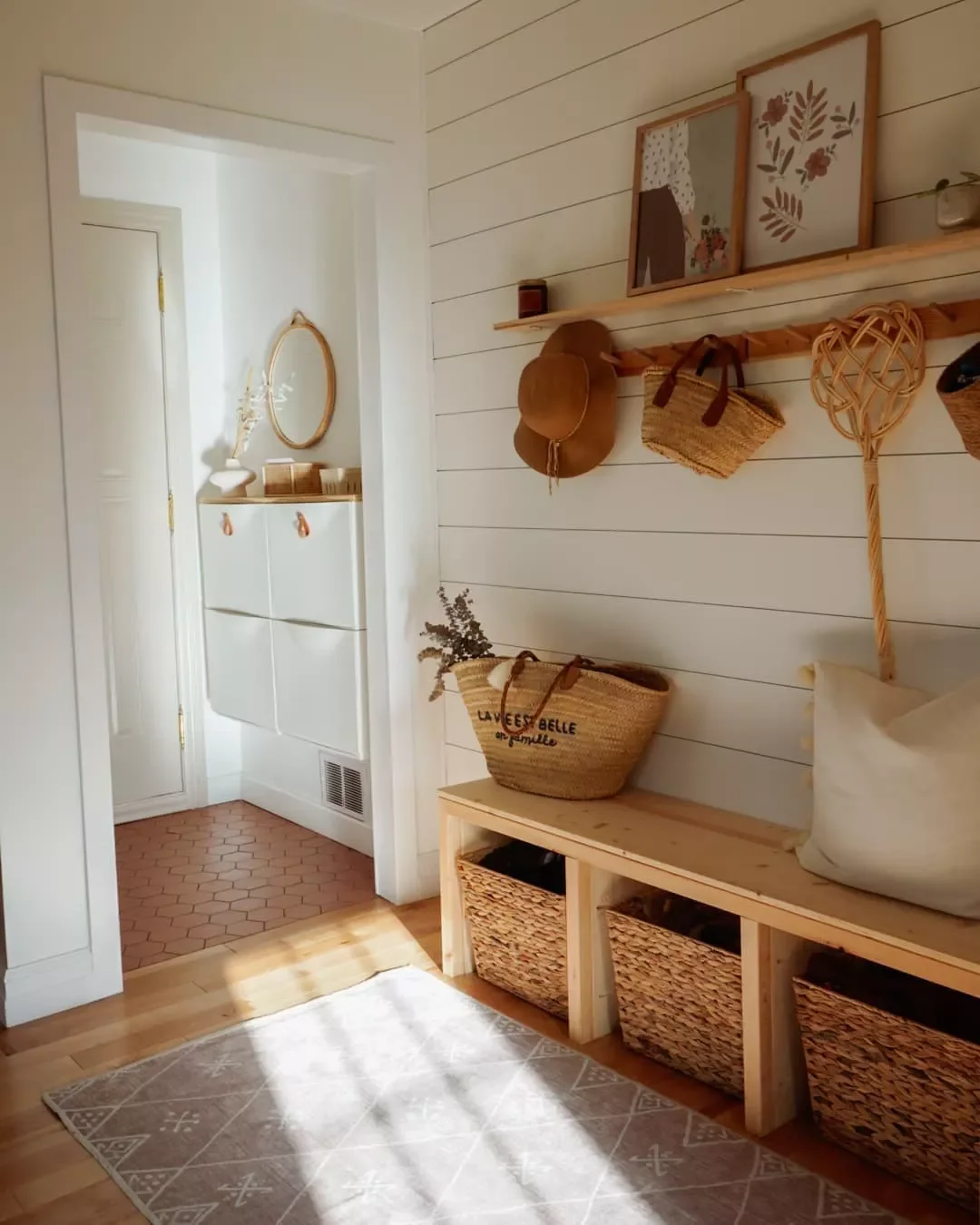 30 Beautiful Modern Farmhouse Entryway Ideas to Create a Stunning First Impression Use Accessories