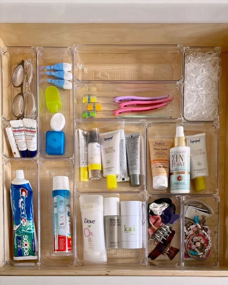 Transform Your Hair Product Storage: 15 Brilliant Organization Ideas for Effortless Morning Routines Use Acrylic Bins