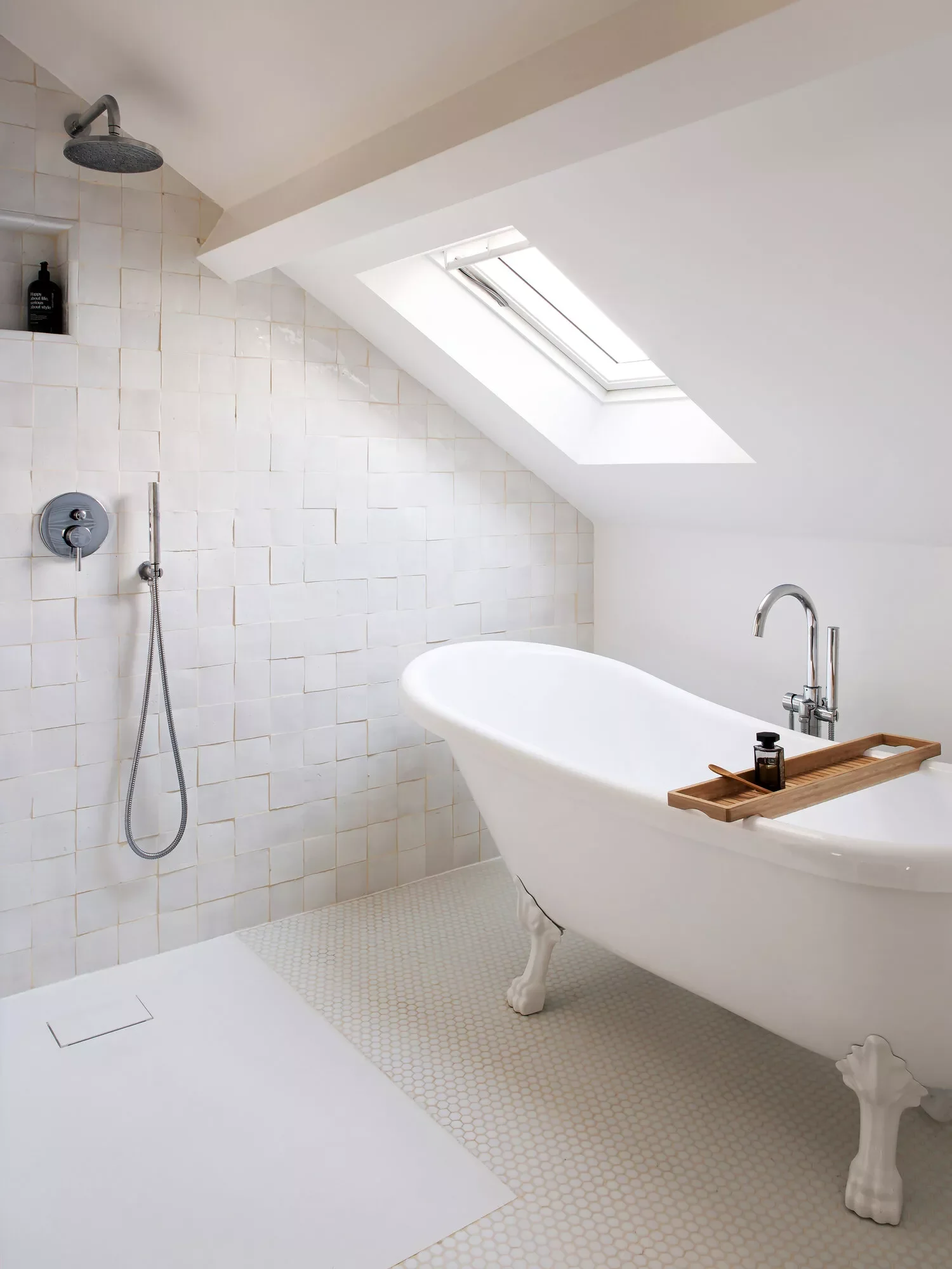 53 Stunning Walk-In Shower Ideas for Modern, Accessible Bathrooms 34 Use All-White Finishes