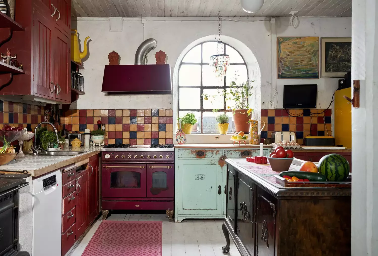 23 Cozy Country Kitchen Ideas That Create Instant Warmth 7 Use Bold Colors