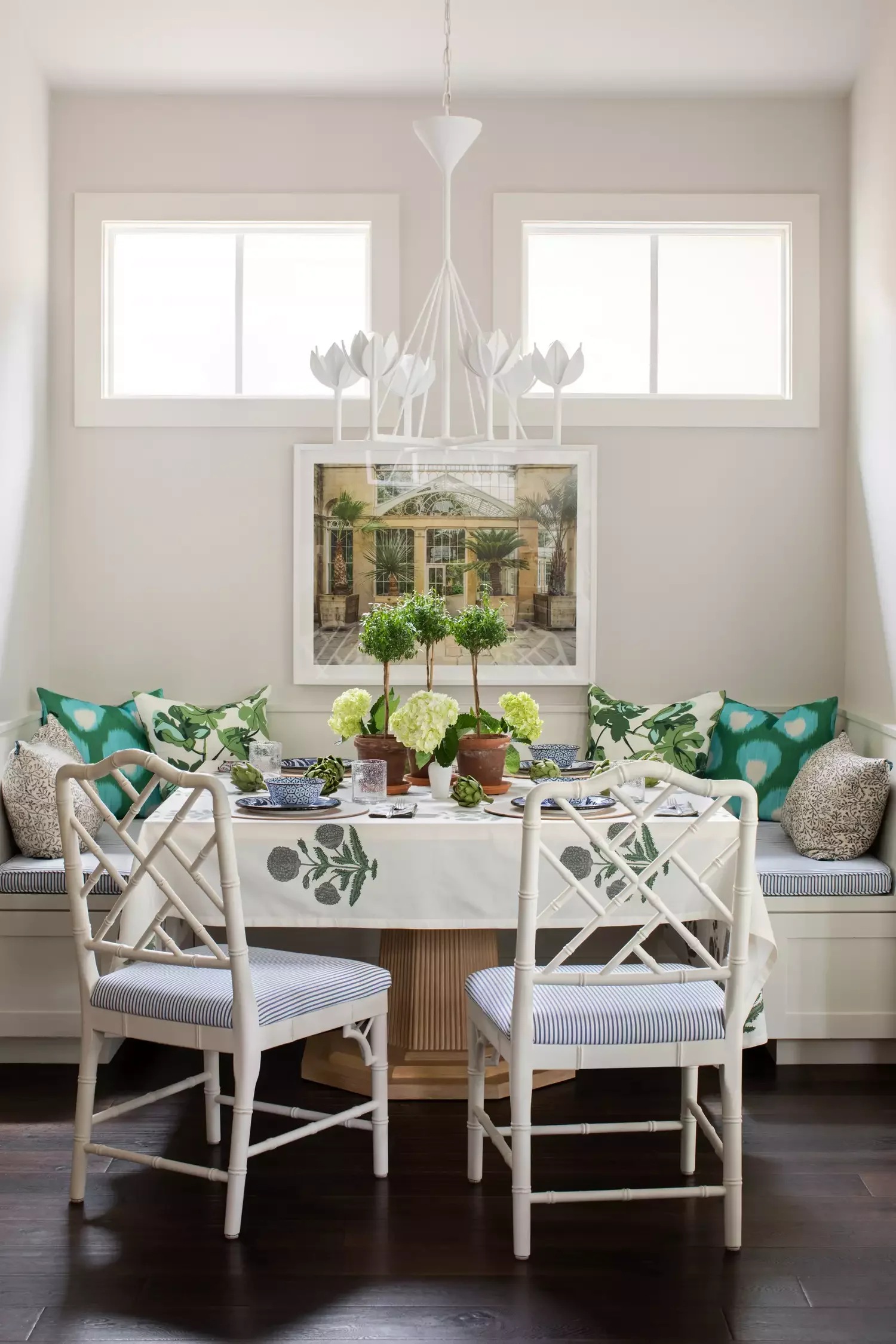 22 Beautiful Ways to Bring Botanical Prints Into Your Home Design 8 Use Botanical Print Table Linens