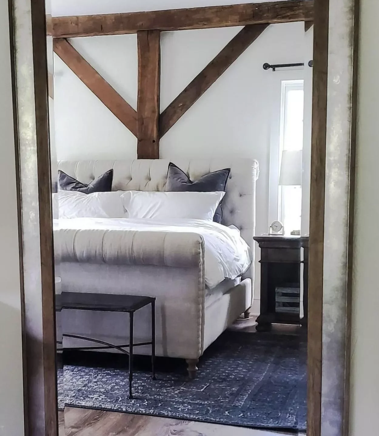 18 Rustic Cabin Decorating Ideas to Create Your Perfect Cozy Retreat 18 Use Classic Colors