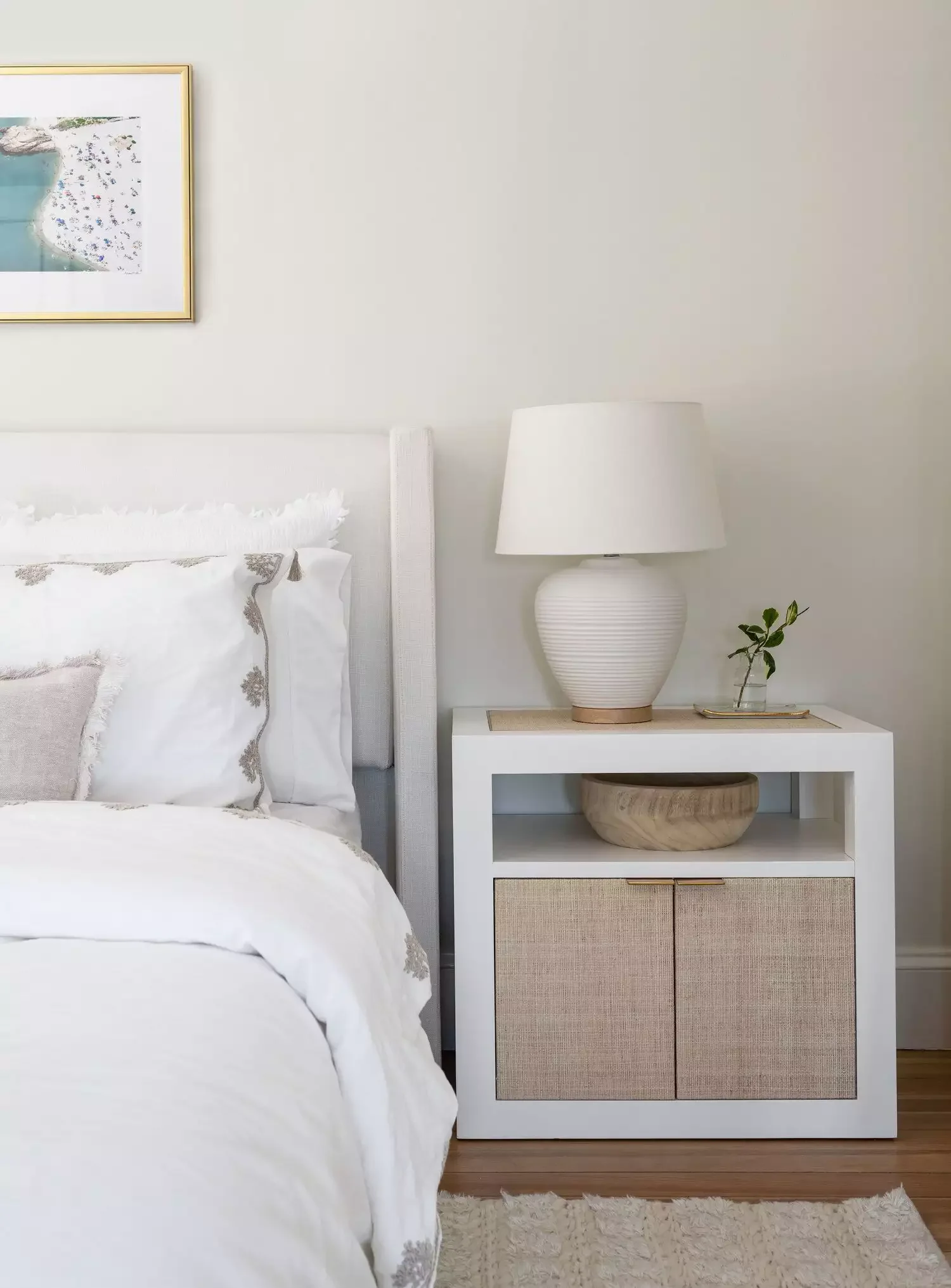 22 Smart Guest Bedroom Ideas That Make Small Spaces Feel Huge 15 Use Coastal Colors