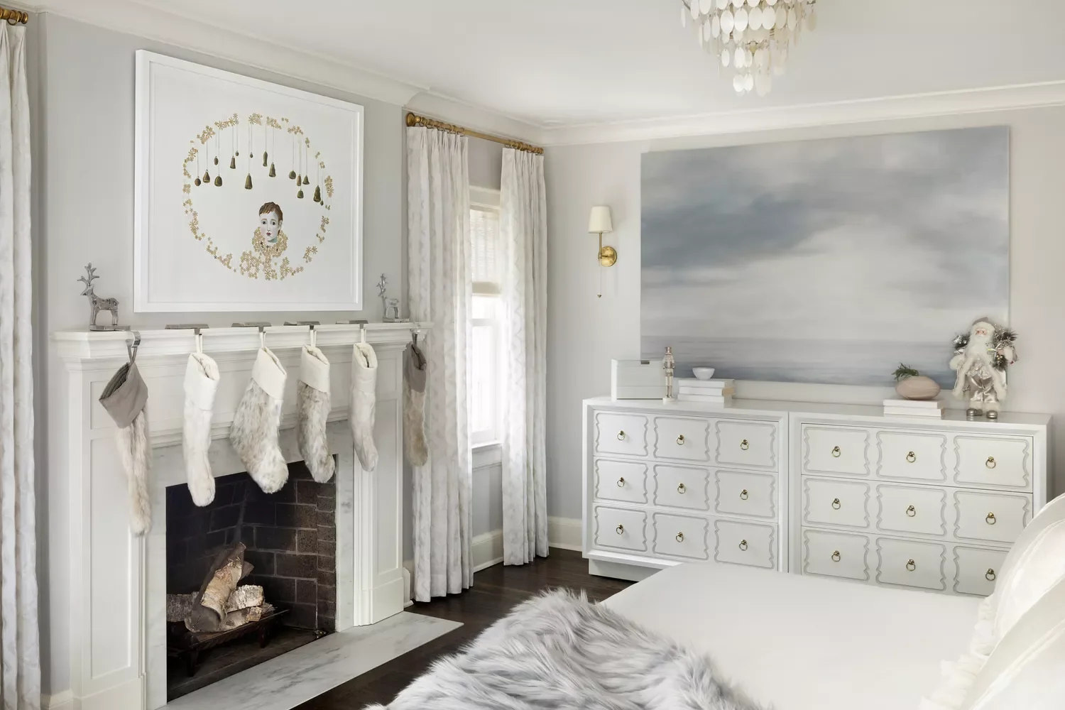 32 Christmas Bedroom Decor Ideas That Make Mornings Magical Use Cohesive Colors
