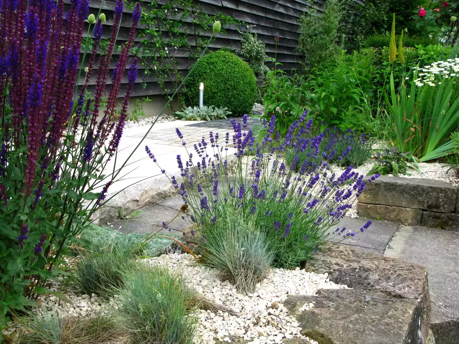 37 Stunning Flower Bed Designs That Will Transform Your Garden Use Colorful, Climate-Friendly Plants