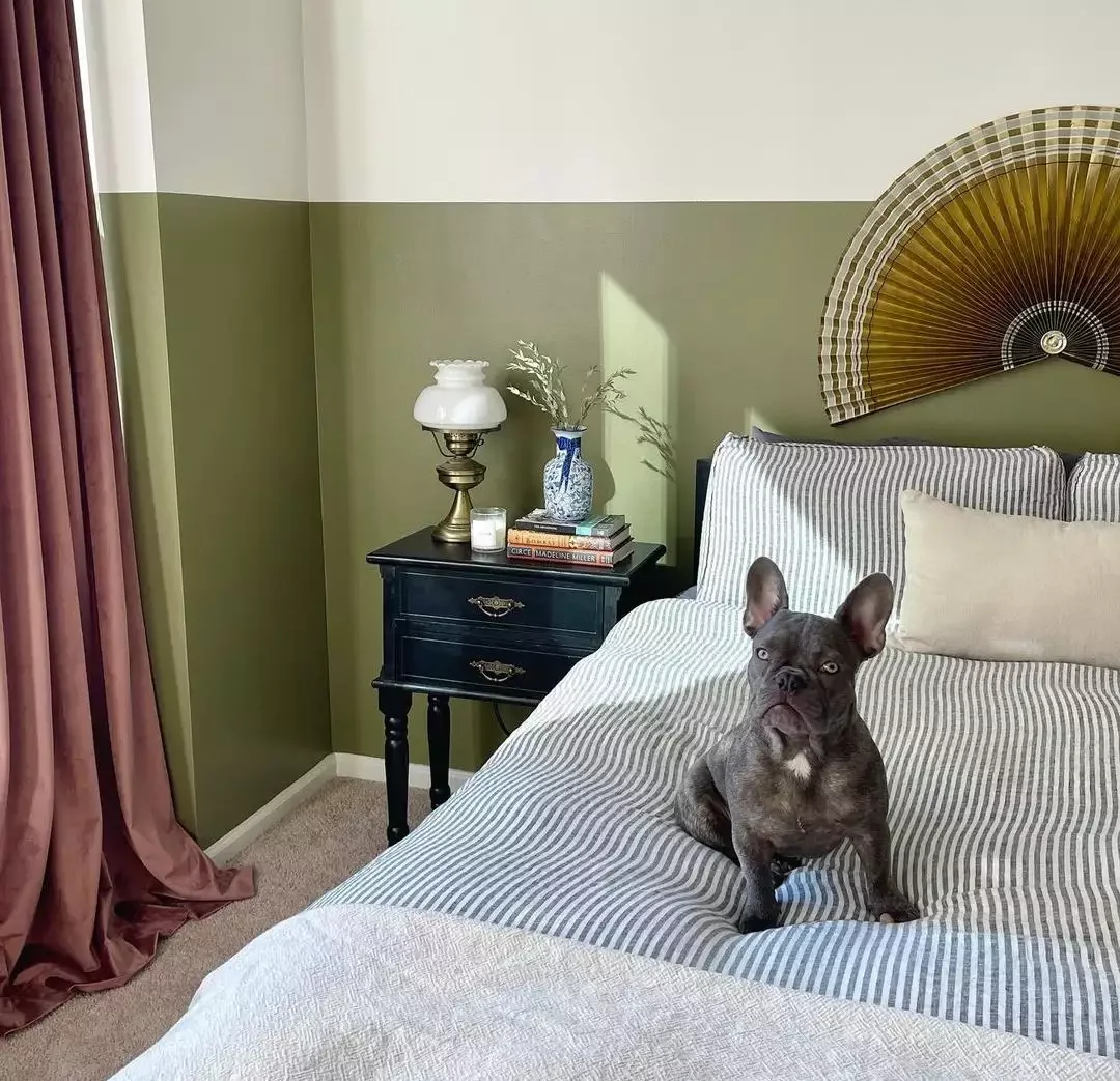 20 Beautiful Bedroom Curtain Ideas That Will Transform Your Space 10 Use Contrasting Colors