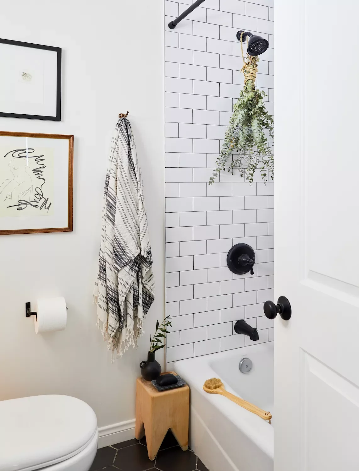 20 Brilliant Small Bathroom Tile Ideas That'll Transform Your Tiny Space 10 Use Contrasting Grout