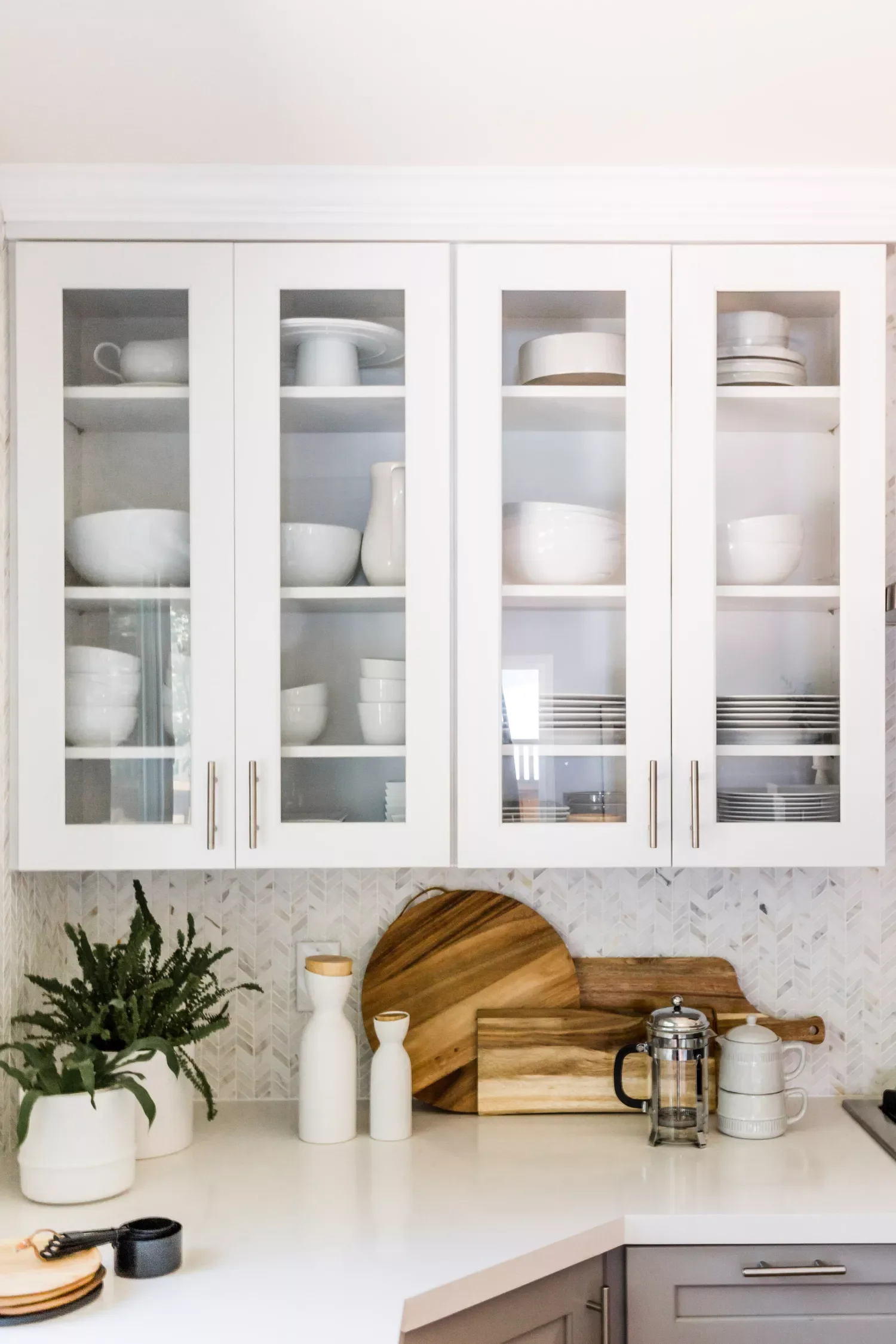 30 Beautiful Ways to Transform Your Apartment Into a Cozy Haven 9 Use Everday Objects as Decor