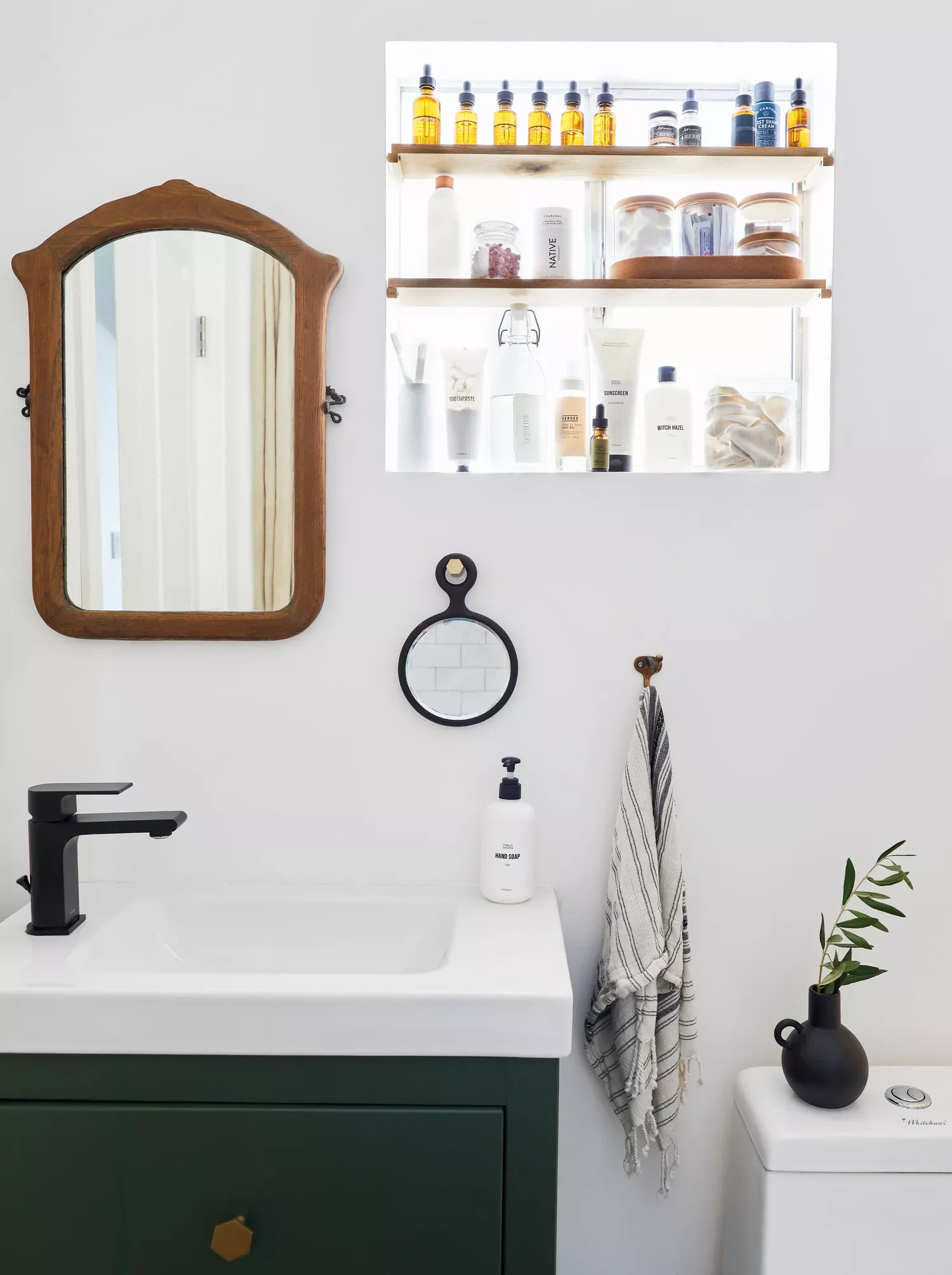45 Shelf Styling Ideas That'll Transform Your Space Like a Design Pro 30 Use Everyday Items