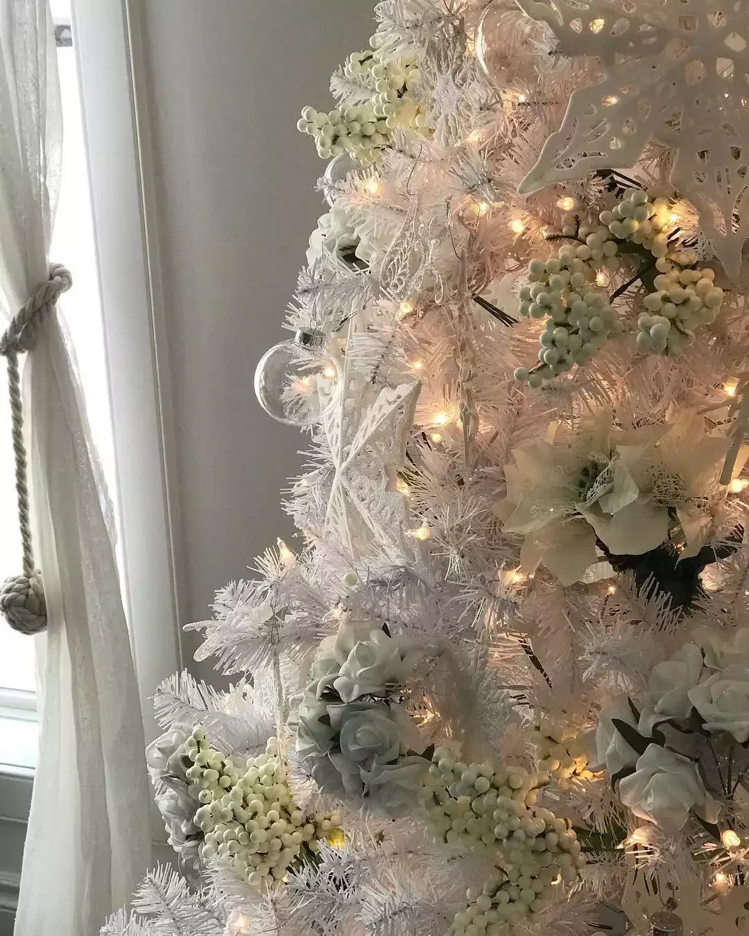 32 Stunning White Christmas Tree Ideas That Will Transform Your Holiday Decor 19 Use Fruit