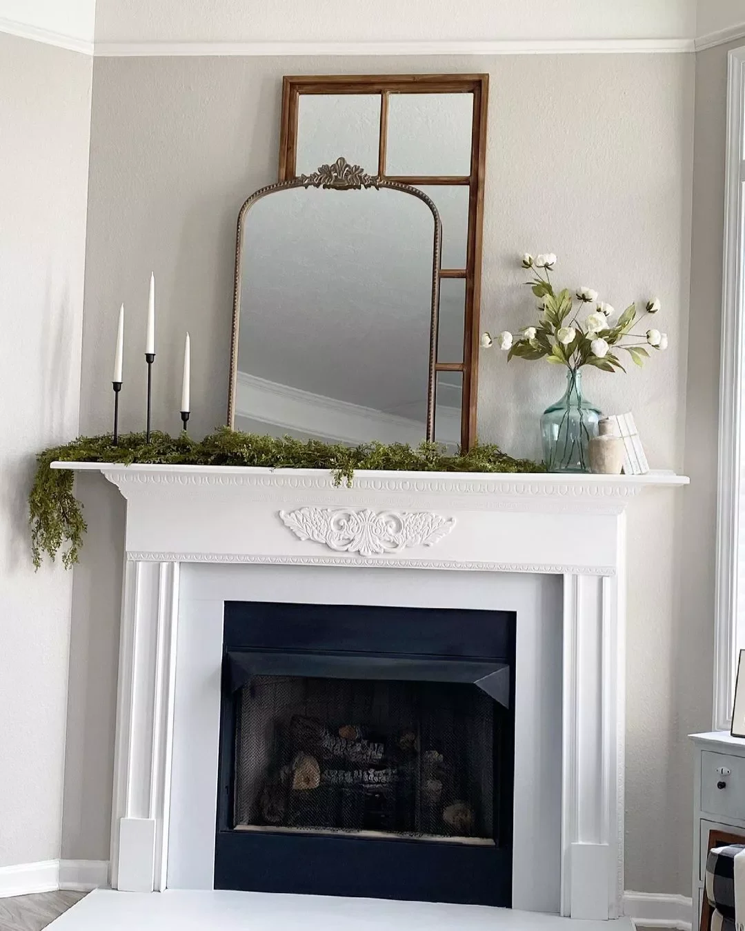33 Cozy Farmhouse Fireplace Styling Ideas That Transform Your Living Space 16 Use Garland All Year Long