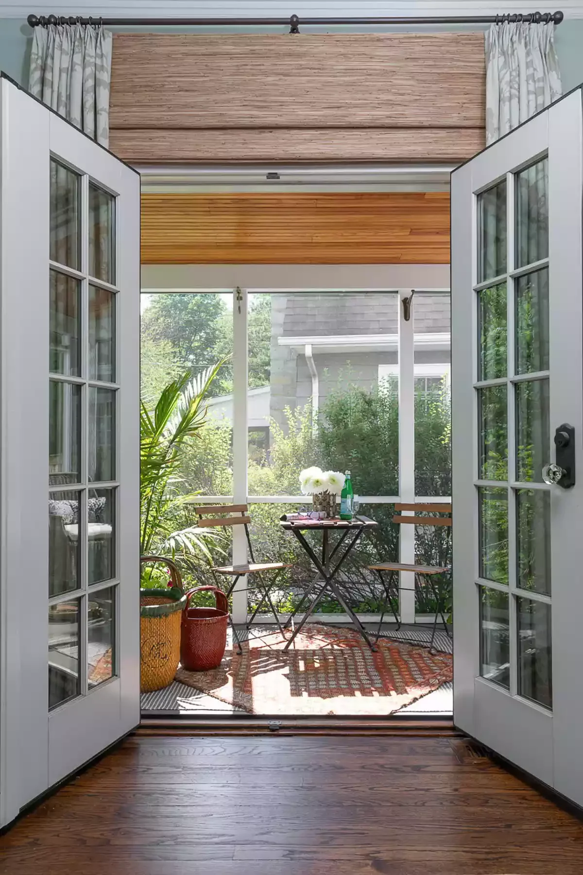 50 Stunning Sunroom Ideas That Transform Your Home Into a Light-Filled Paradise 30 Use Indoor-Outdoor Furniture