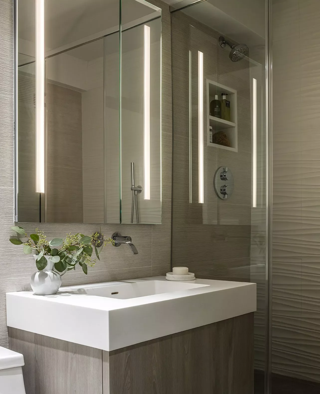 22 Clever Ways to Make Your Narrow Bathroom Feel Spacious and Stylish 4 Use Integrated Lighting