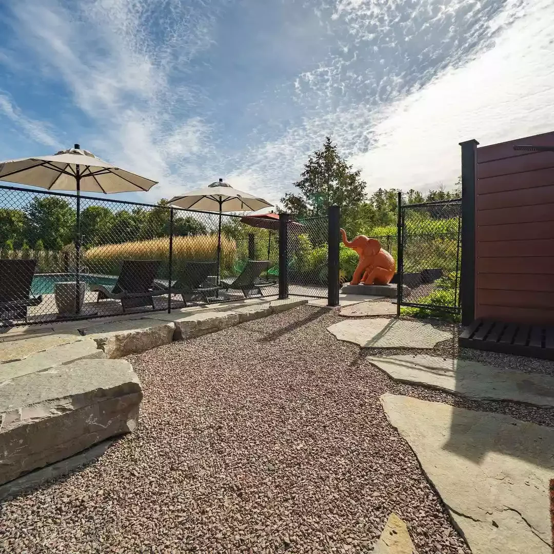 20 Creative and Budget-Friendly Gravel Patio Design Ideas 19 Use Large Natural Stone Pavers