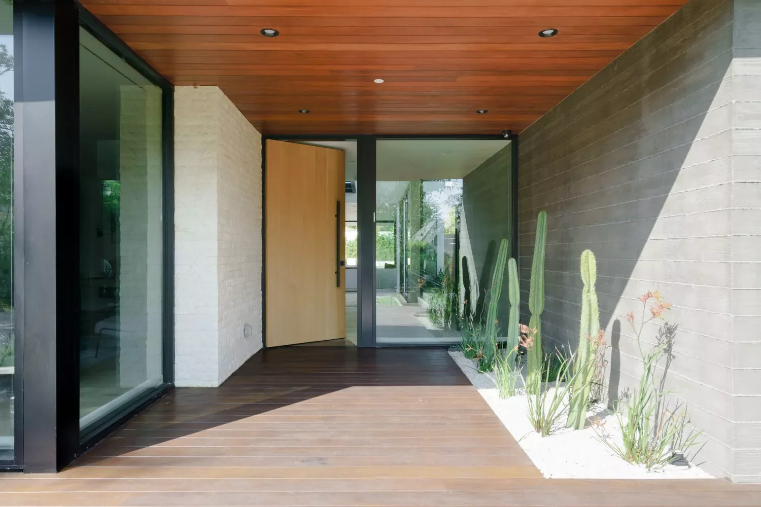 62 Warm and Inviting Front Porch Design Ideas That Welcome Everyone Home 20 Use Midcentury Landscaping