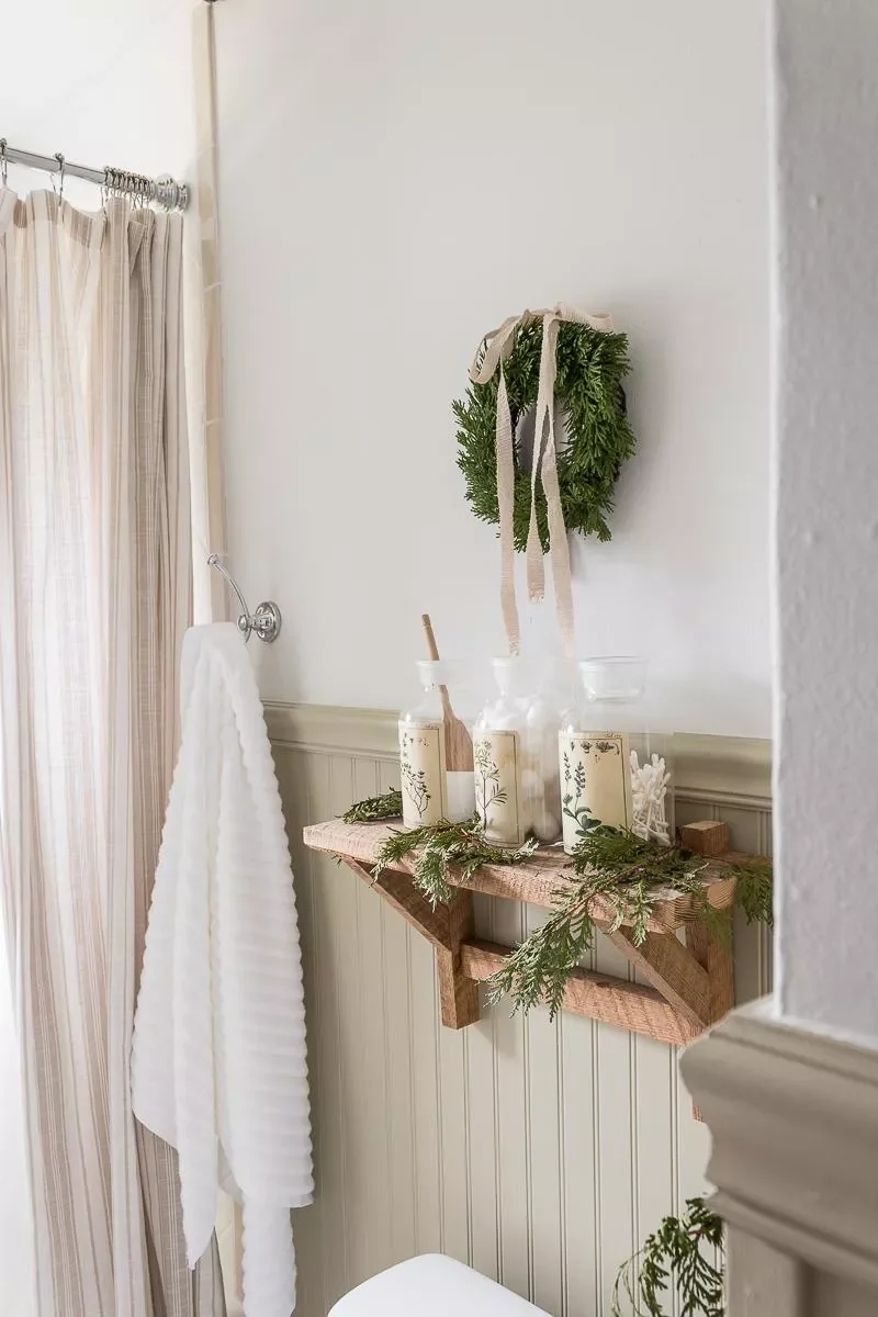32 Christmas Bathroom Ideas That Create a Holiday Wonderland Use Natural Tones