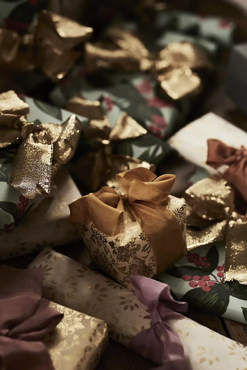 115 Stunning Christmas Decorating Ideas to Transform Your Home This Holiday Season Use Quality Ribbon