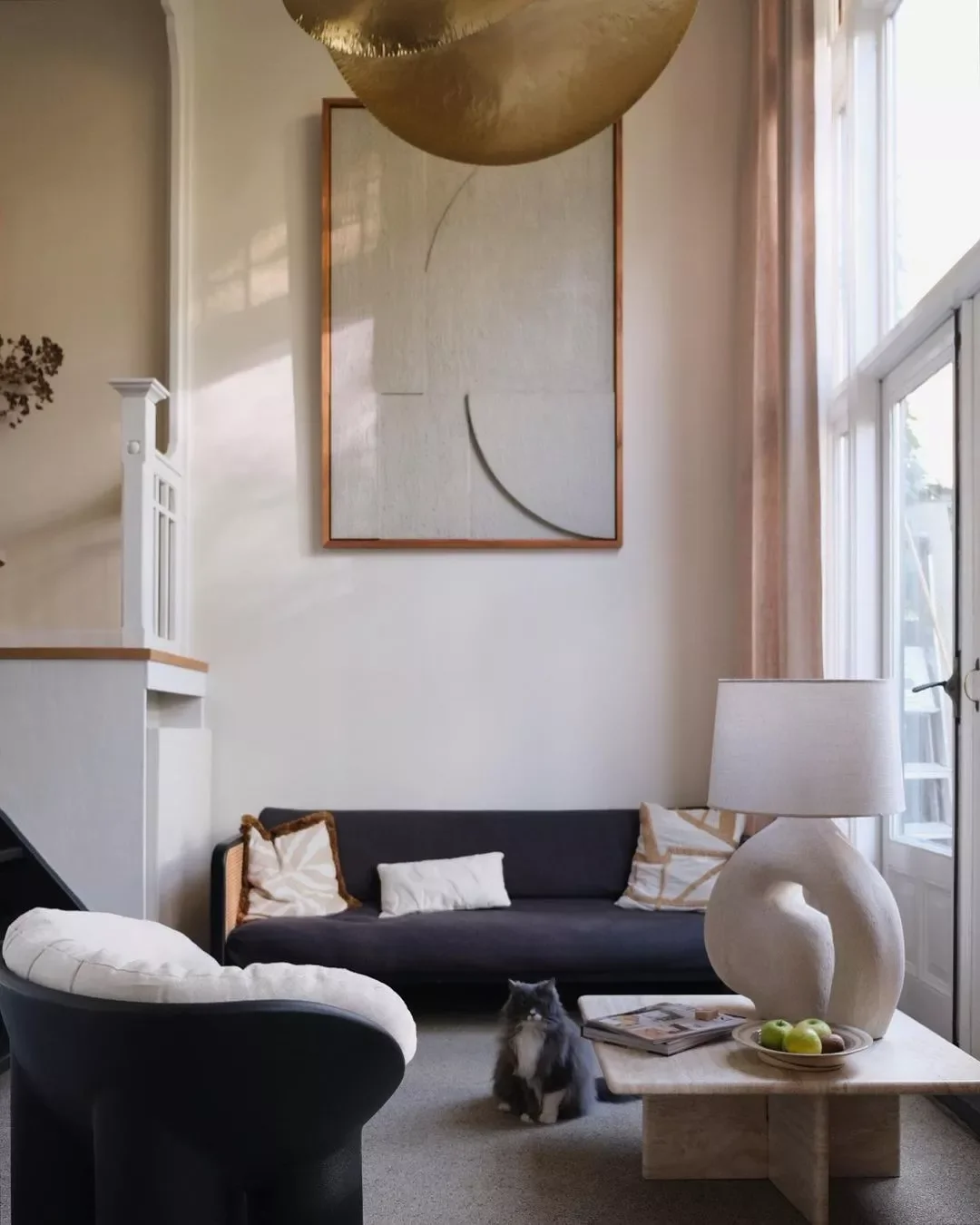 12 Beautiful Ways to Design a Cozy Minimalist Living Room 2 Use Rounded Edges
