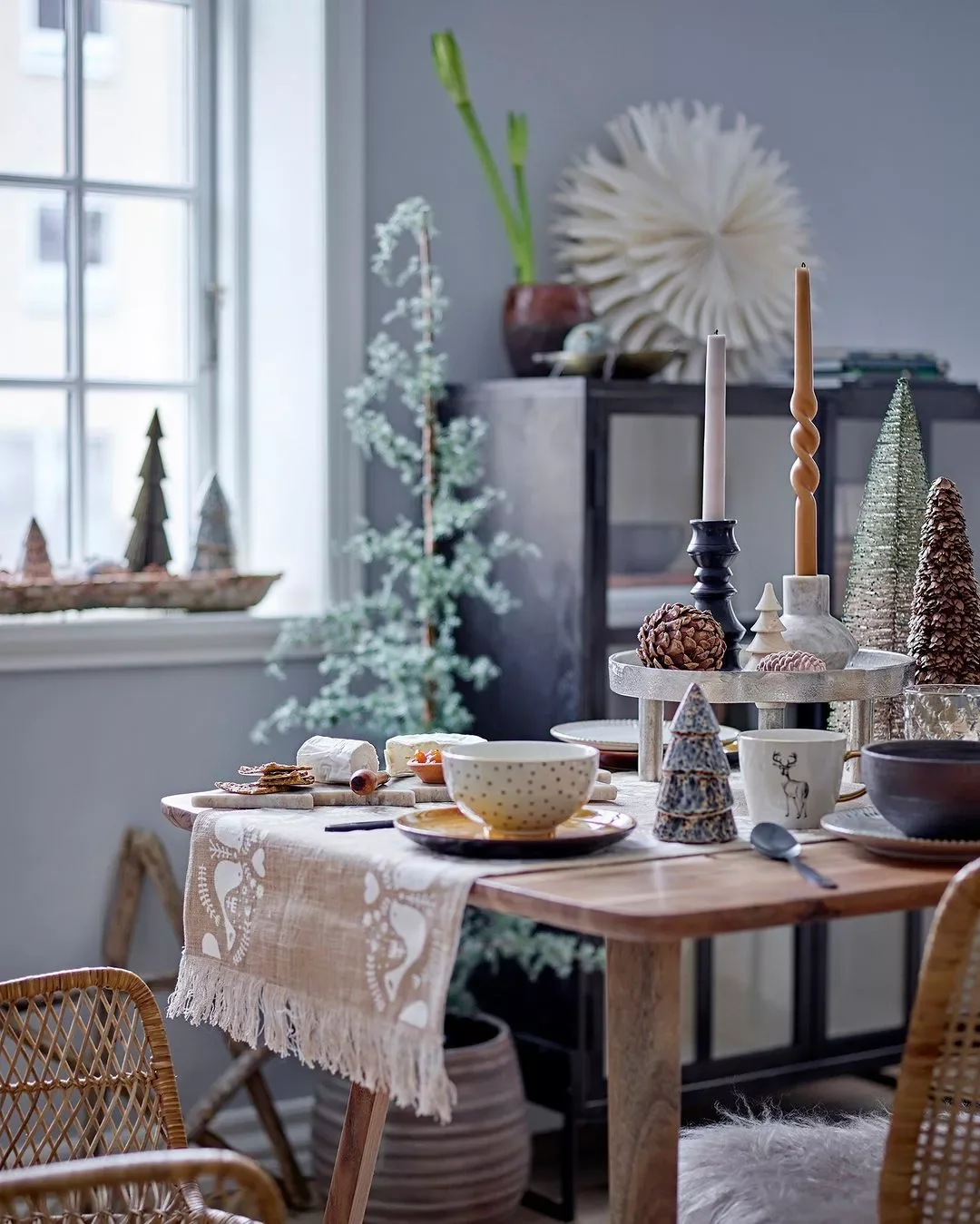50 Festive Christmas Party Decorating Ideas Your Guests Will Absolutely Adore 4 Use Rustic Foraged Pinecones