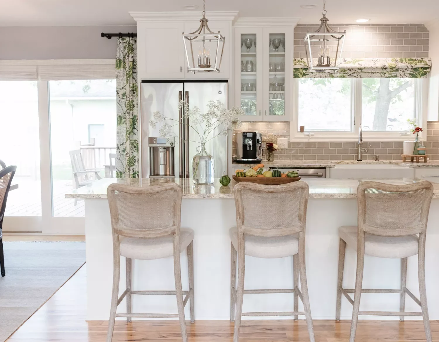 23 Stunning Window Treatment Ideas for Your Sliding Glass Doors 6 Use Short Window Treatments