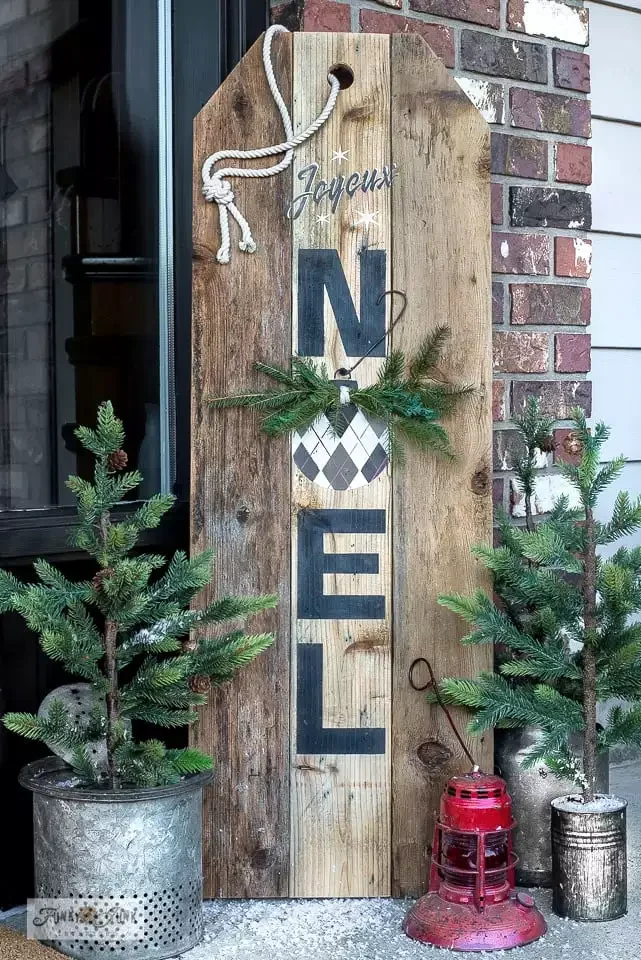 31 DIY Christmas Sign Ideas That Look Professionally Made Use Some Greenery