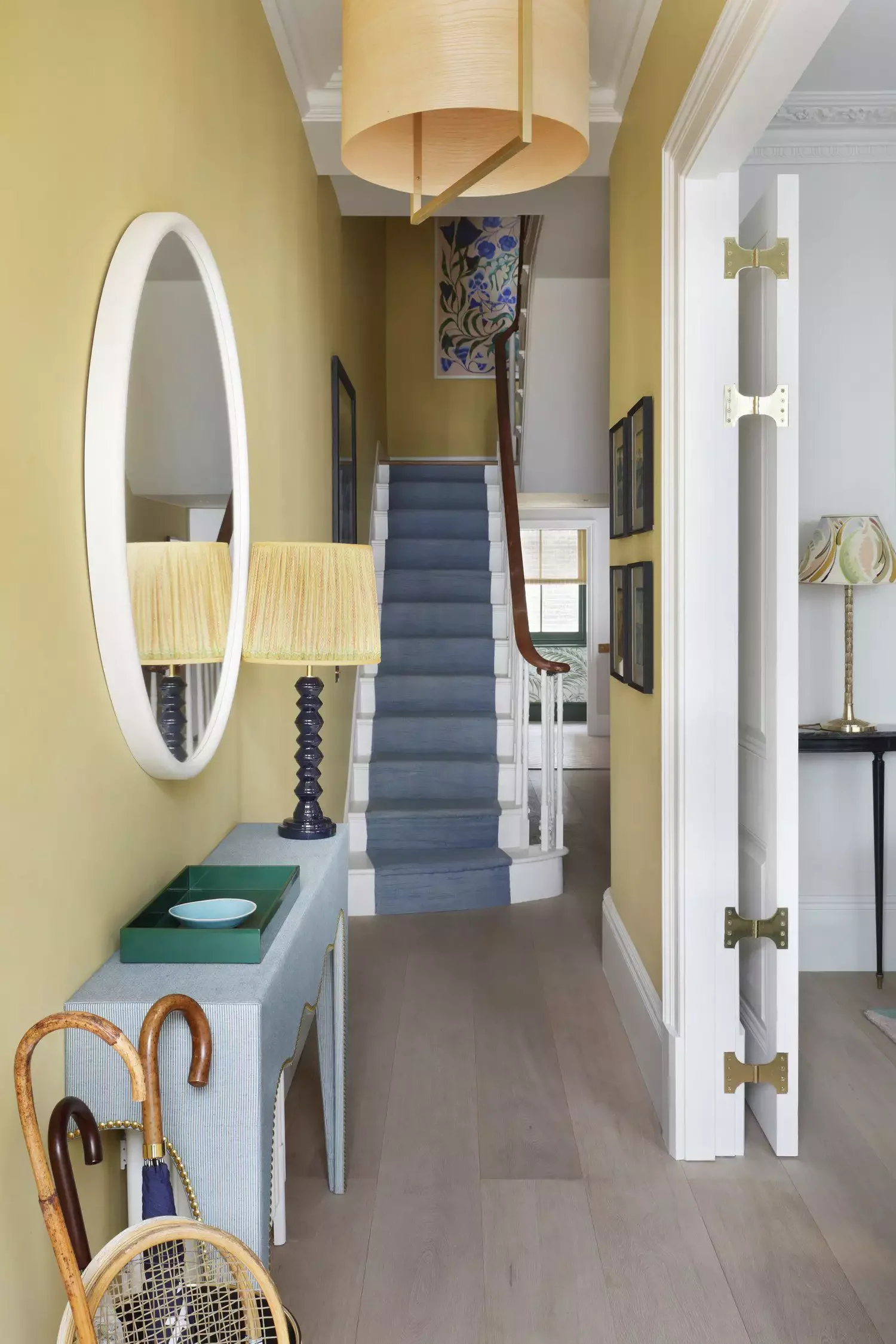 31 Brilliant Small Entryway Ideas That'll Make Your Space Feel Amazing Use Sunny Wall Paint