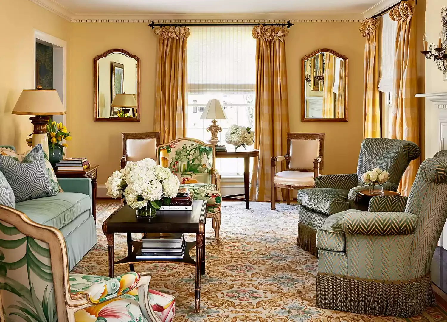 34 Classic Living Room Ideas That Never Go Out of Style Use Traditional Details