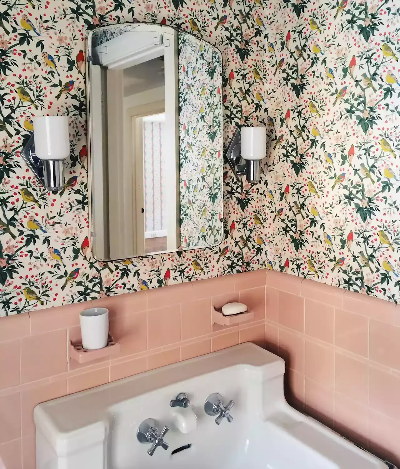 20 Vintage-Inspired Bathroom Designs That Bring Timeless Character to Your Home 11 Use Vintage Style Wallpaper