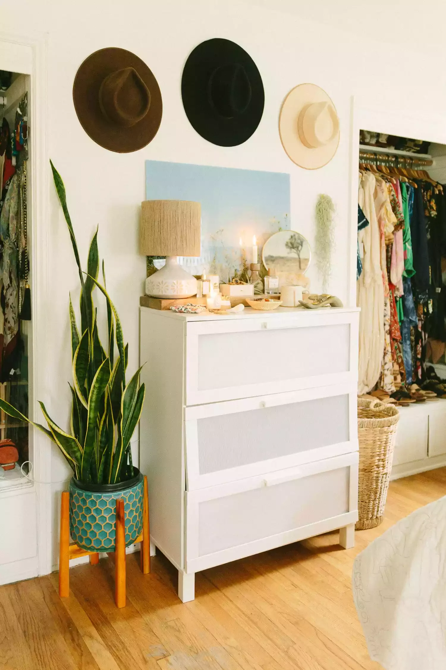 25 Smart Dorm Room Organization Ideas to Transform Your Tiny Space Use Wall Space