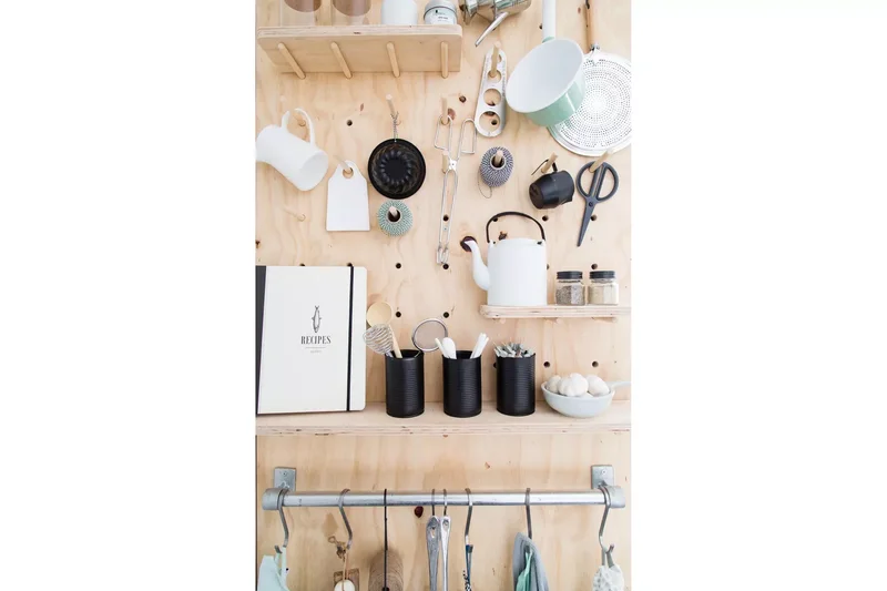 Use Walls as Displays