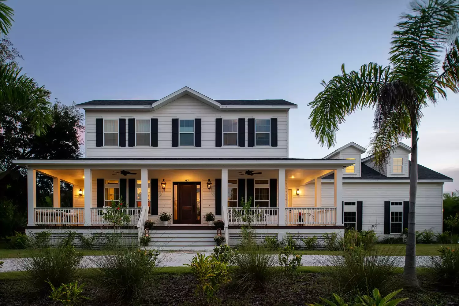 62 Warm and Inviting Front Porch Design Ideas That Welcome Everyone Home 56 Use Warm Lighting