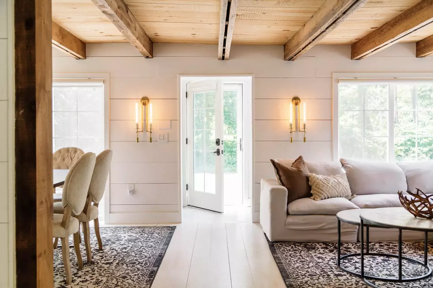 65 Cozy Fall Decorating Ideas to Transform Your Home This Autumn 28 Use Warm Lighting