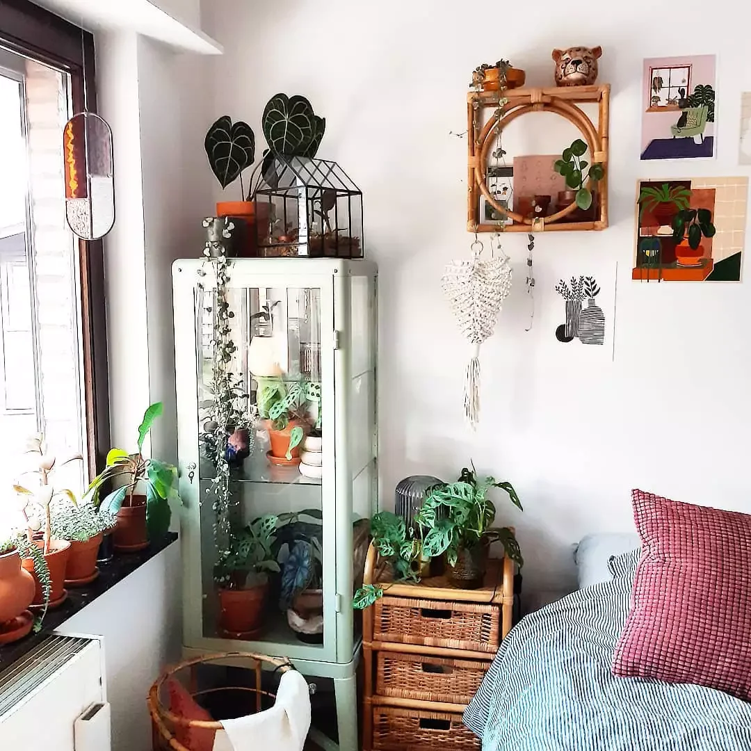 37 Beautiful Aesthetic Bedroom Ideas to Transform Your Space 12 Use Windowsills for Displays