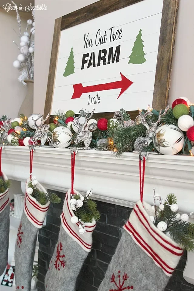 31 DIY Christmas Sign Ideas That Look Professionally Made Use Wood Slats for the Frame