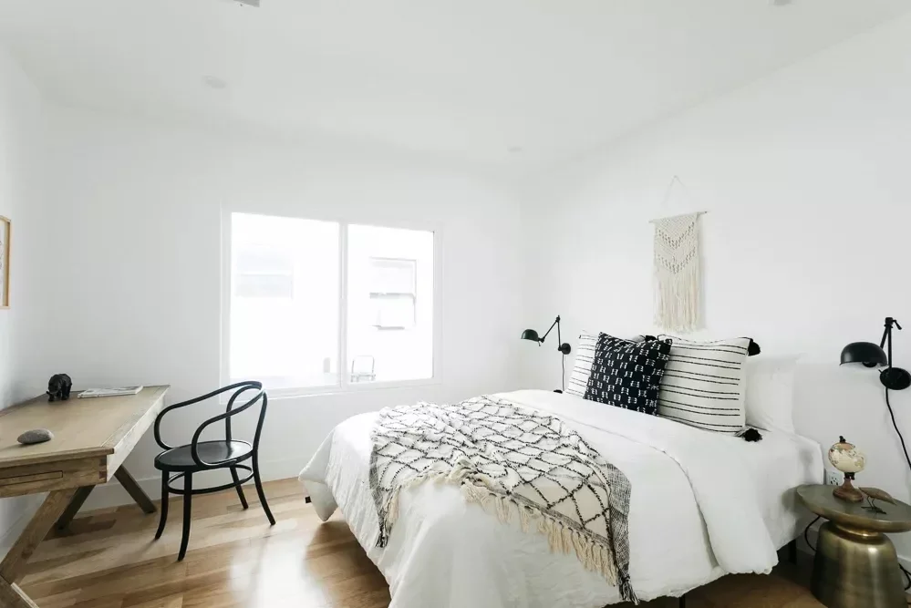 28 Multi-Purpose Office Guest Room Ideas to Create Your Perfect Hybrid Space 17 Use a Dining Table as Desk