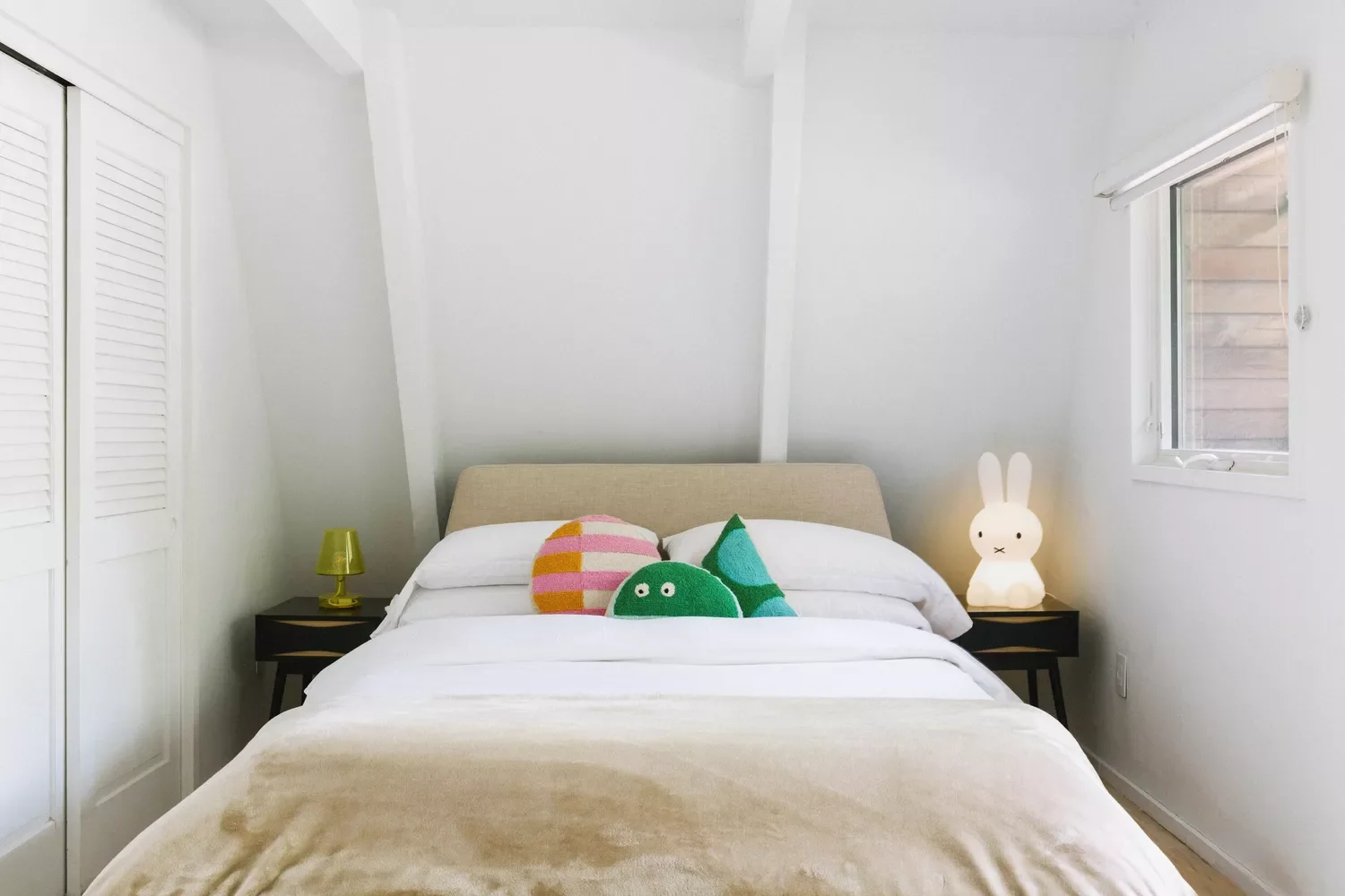 15 Creative Small Shared Bedroom Ideas to Maximize Every Square Inch 16 Use a Double Bed