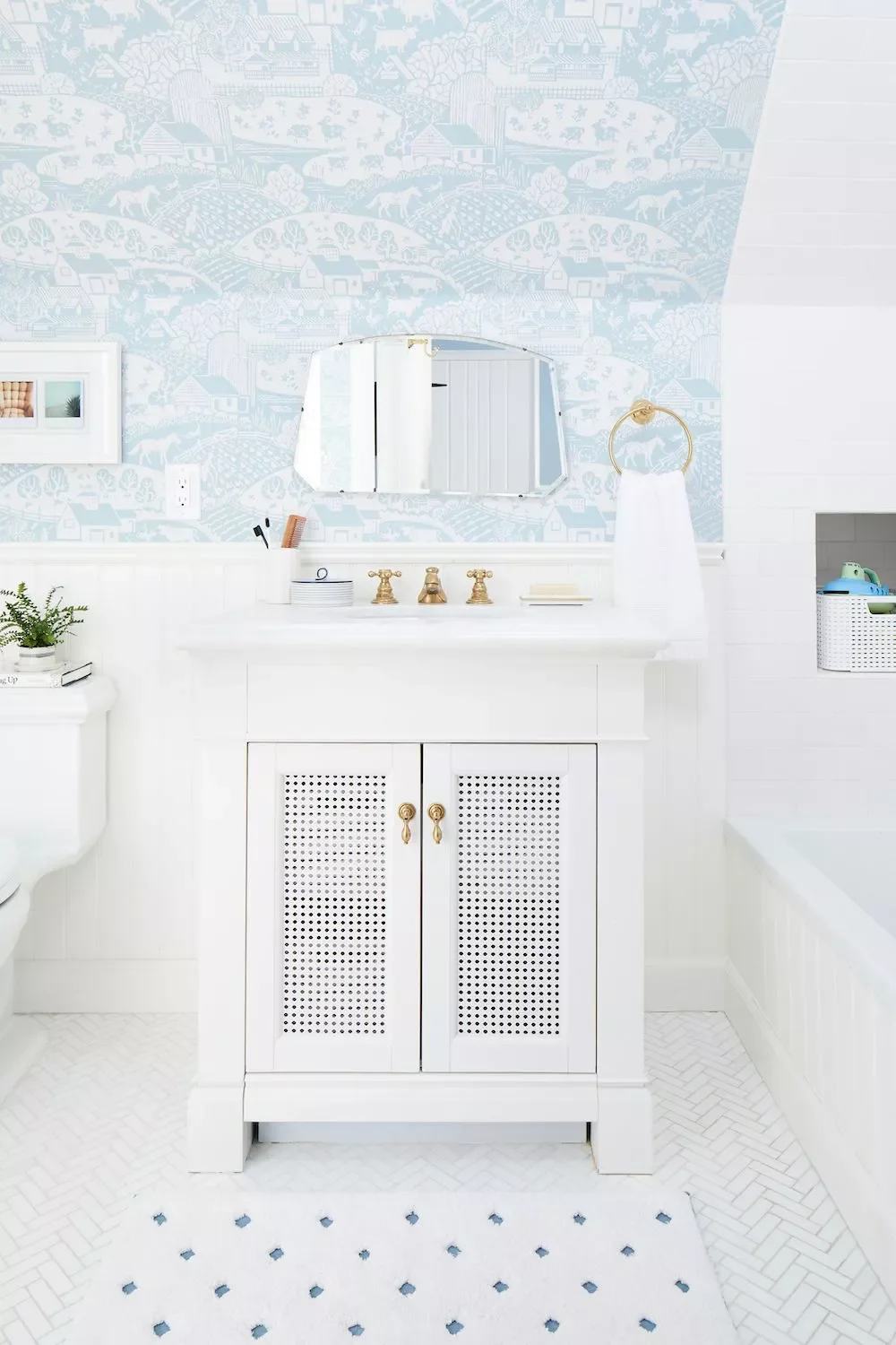 20 Brilliant Small Bathroom Tile Ideas That'll Transform Your Tiny Space 15 Use a Herringbone Pattern