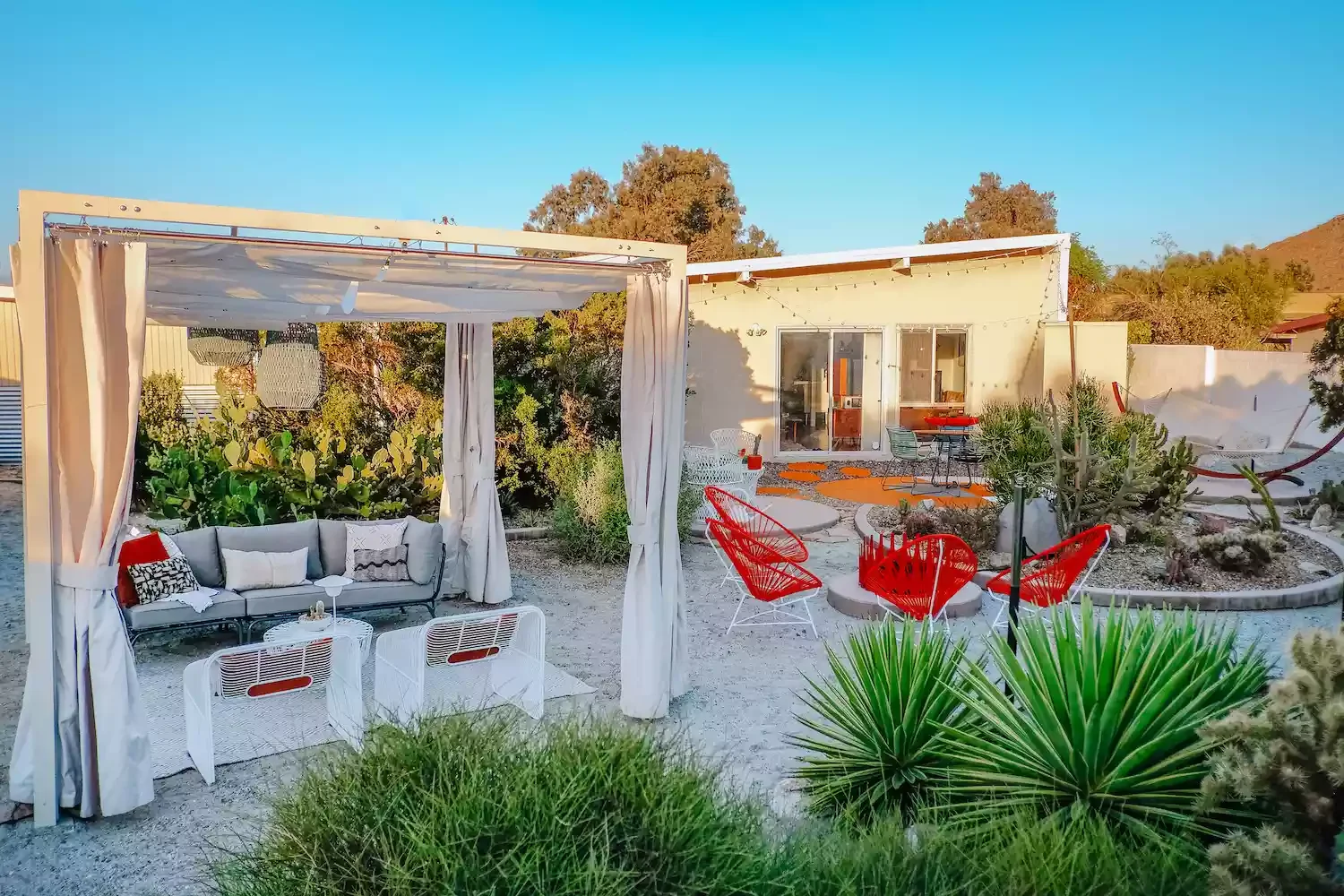 24 Stunning Gazebo Lighting Ideas That Will Transform Your Outdoor Space 21 Use a Tabletop Light