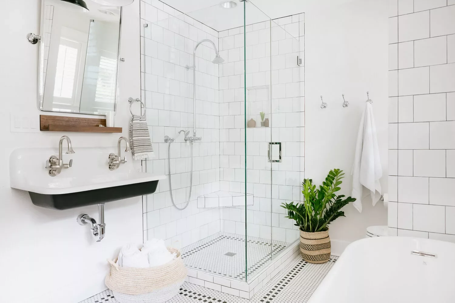 32 Stunning Modern Farmhouse Bathroom Ideas for Timeless Style 29 Use a Wall-Mounted Sink