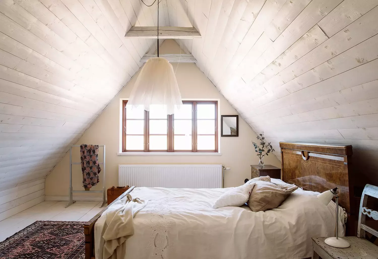 45 Cozy Bedroom Ideas That Will Transform Your Space Into a Dreamy Retreat 36 Use an Antique Bed Frame