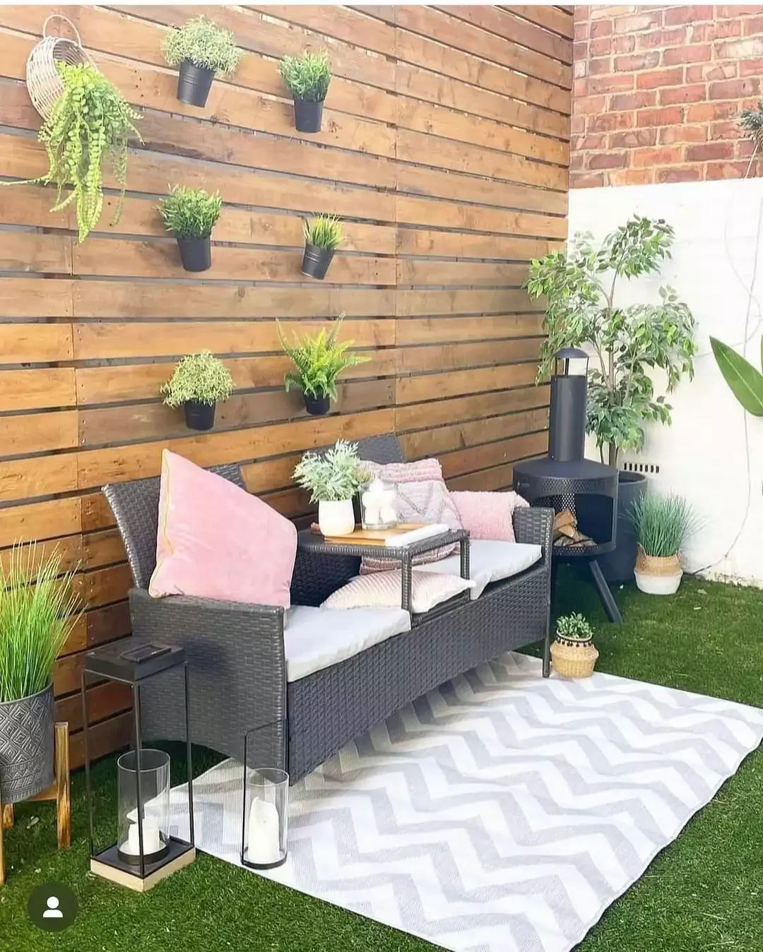 52 Stunning Wooden Fence Designs That Add Rustic Charm to Your Outdoor Space Use the Fence as a Display Backdrop