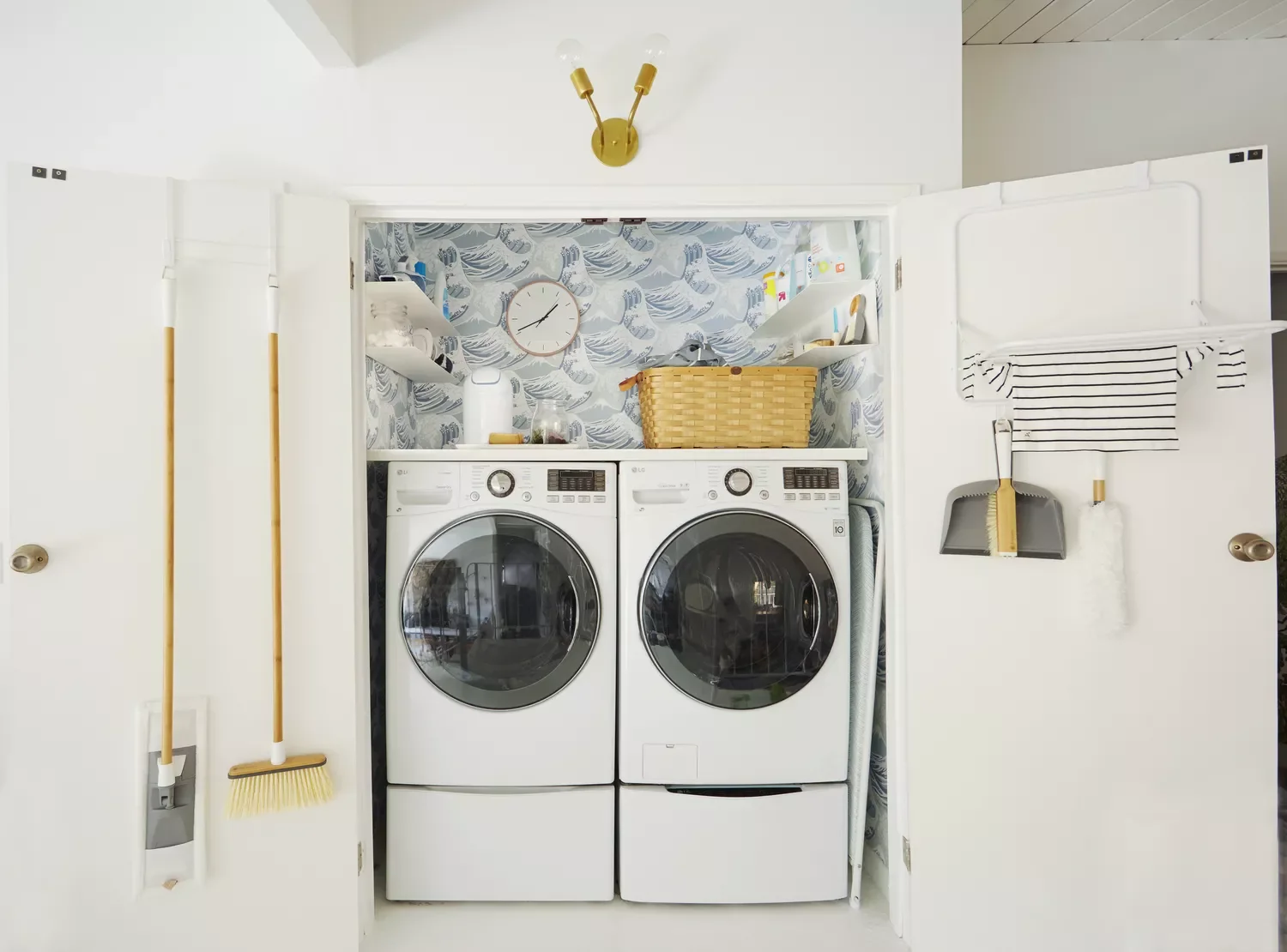 33 Contemporary Laundry Space Ideas for a Timeless Home Utilize Doors