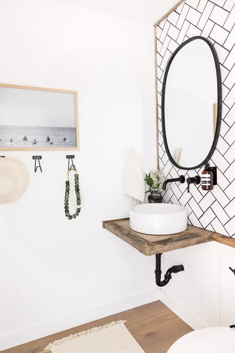20 Brilliant Tiny Bathroom Ideas That Really Work 19 Utilize Hooks