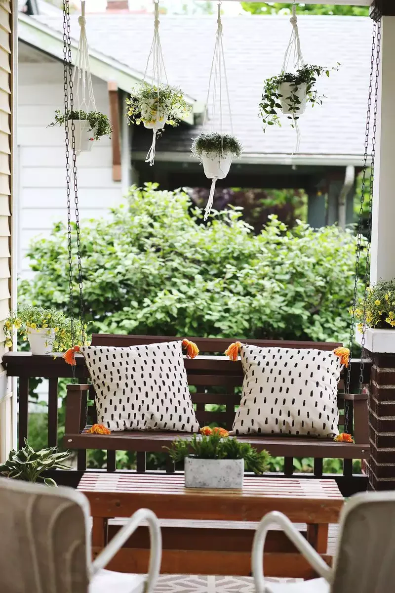 62 Warm and Inviting Front Porch Design Ideas That Welcome Everyone Home 27 Utilize Vertical Space